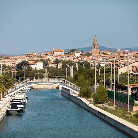 Apartamento Appart' Au Port Fréjus Exterior foto