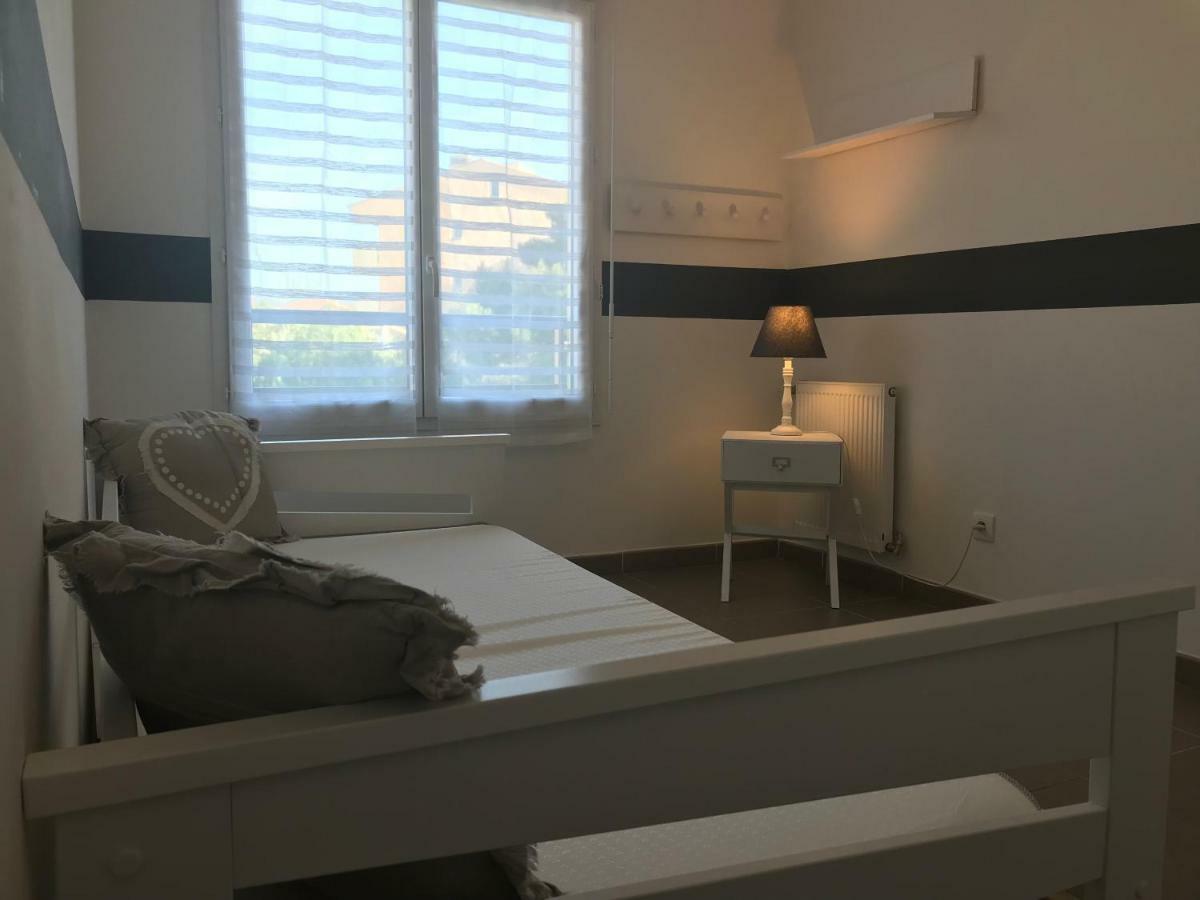 Apartamento Appart' Au Port Fréjus Exterior foto