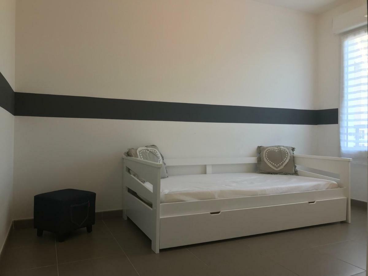 Apartamento Appart' Au Port Fréjus Exterior foto