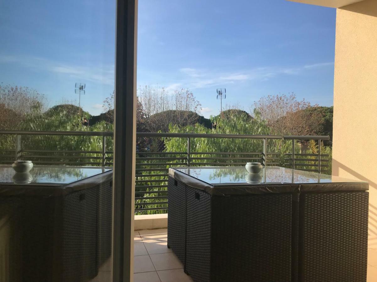 Apartamento Appart' Au Port Fréjus Exterior foto