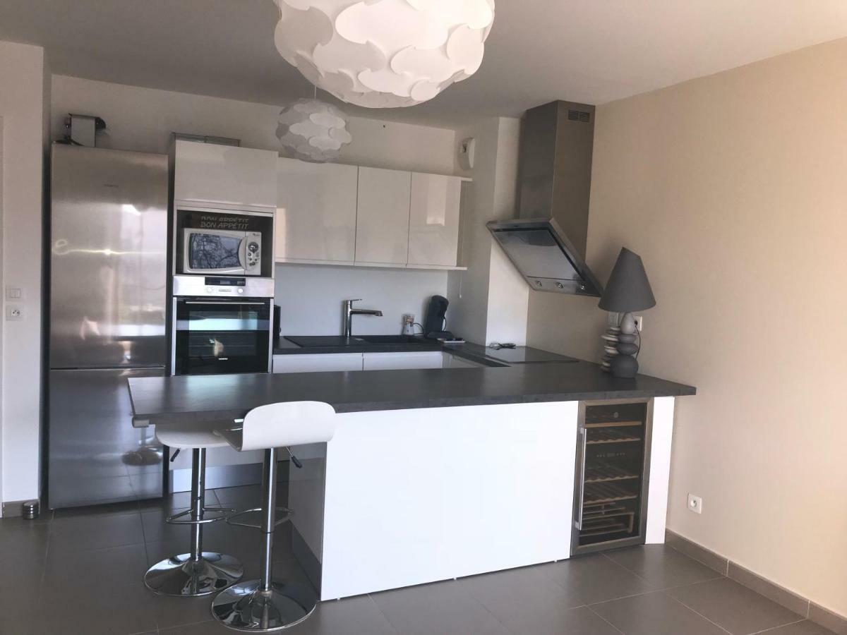 Apartamento Appart' Au Port Fréjus Exterior foto